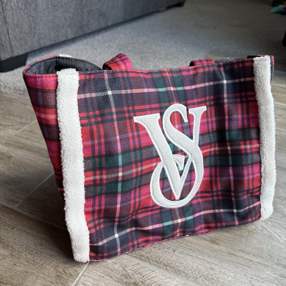 Victoria’s Secret 2022 Holiday Plaid Tote Bag Sherpa Fleece VS Logo Tartan